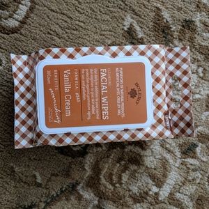 Bolero facial wipes vanilla cream